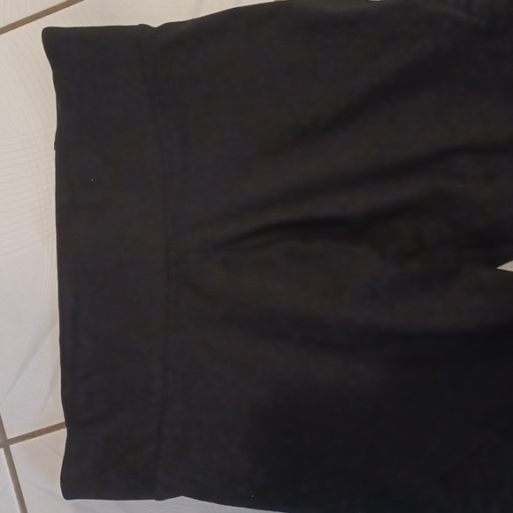 4/$60 Black Capri With Mesh Leggings - Size Medium - Picture 3 of 11